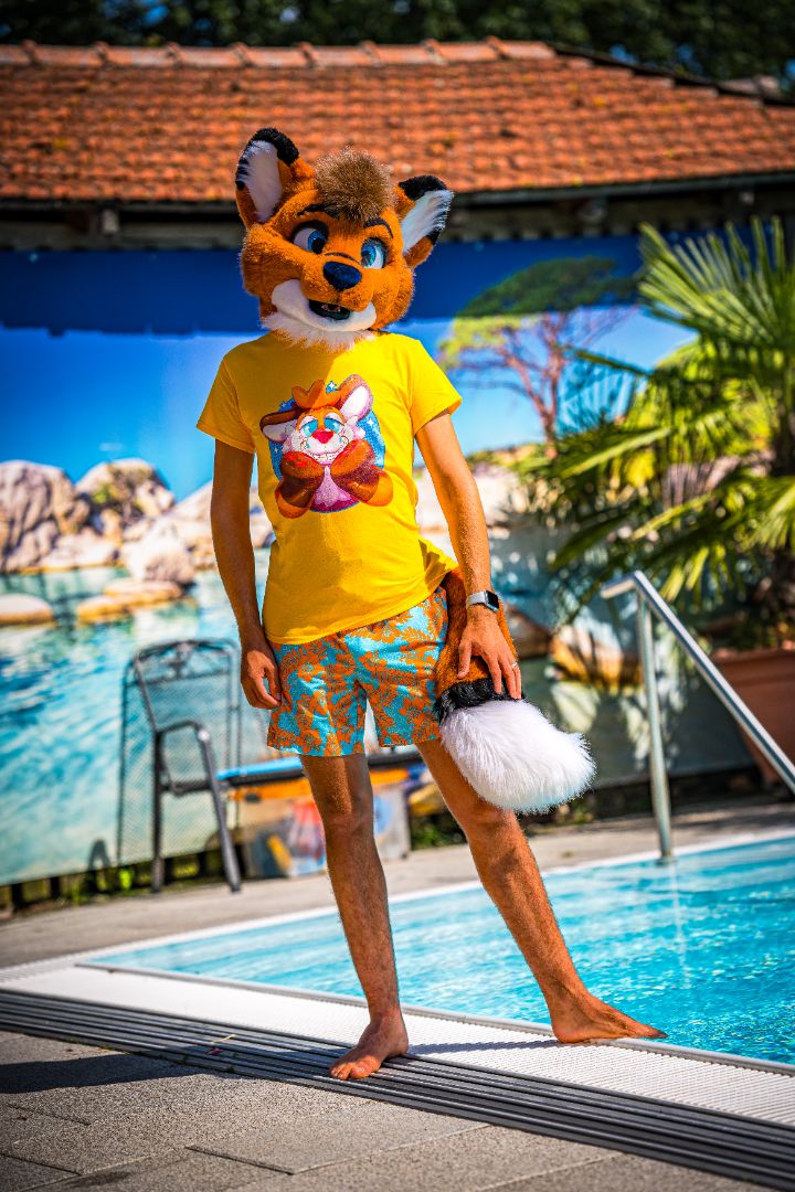 Snoot Fox - T-Shirt