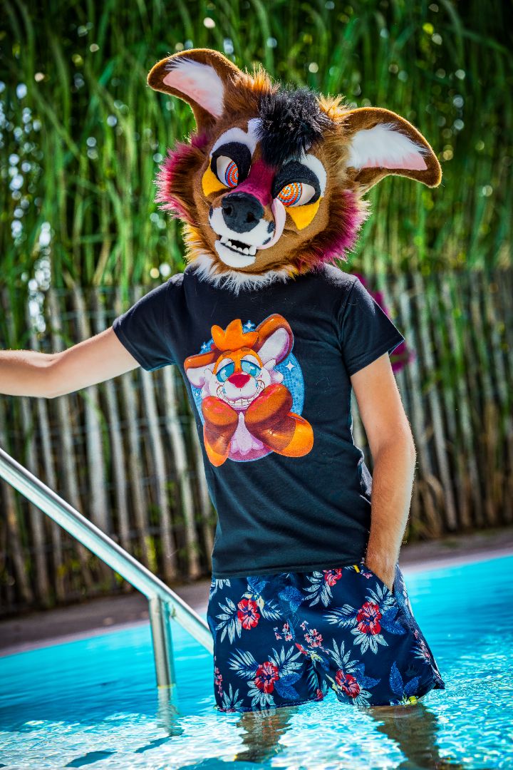 Hypno Snoot Fox - T-Shirt